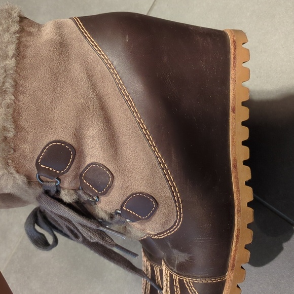 UGG hidden wedge boots size 7 - Picture 4 of 7